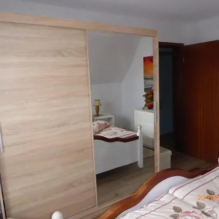 아파트 Rewo-ii-rabe-reusenweg-3-18581-lauterbach *